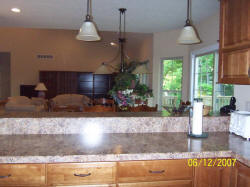 kitchen01.JPG (83985 bytes)