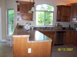 kitchen02.JPG (78681 bytes)
