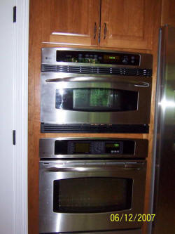 kitchen08.JPG (49395 bytes)